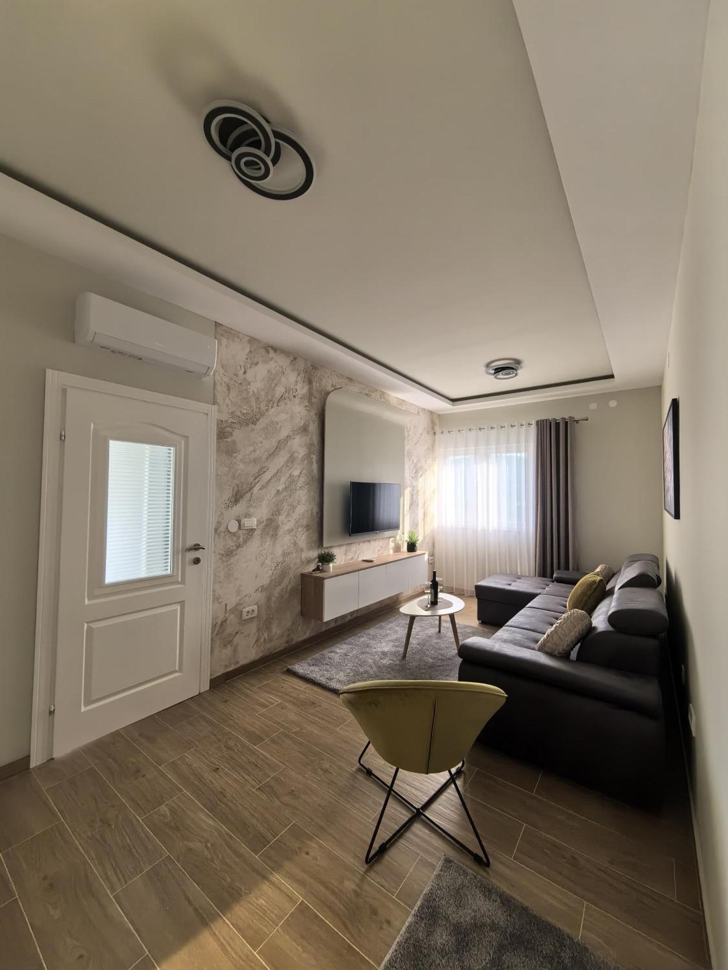 Sunny Hill - Parking - Fenced Garden - Luxury Loft Apartment โกตอร์ ภายนอก รูปภาพ