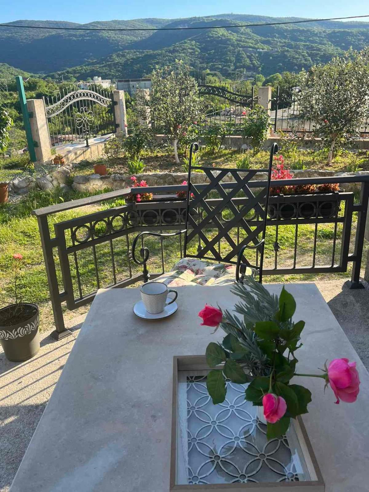 Sunny Hill - Parking - Fenced Garden - Luxury Loft Apartment โกตอร์ ภายนอก รูปภาพ