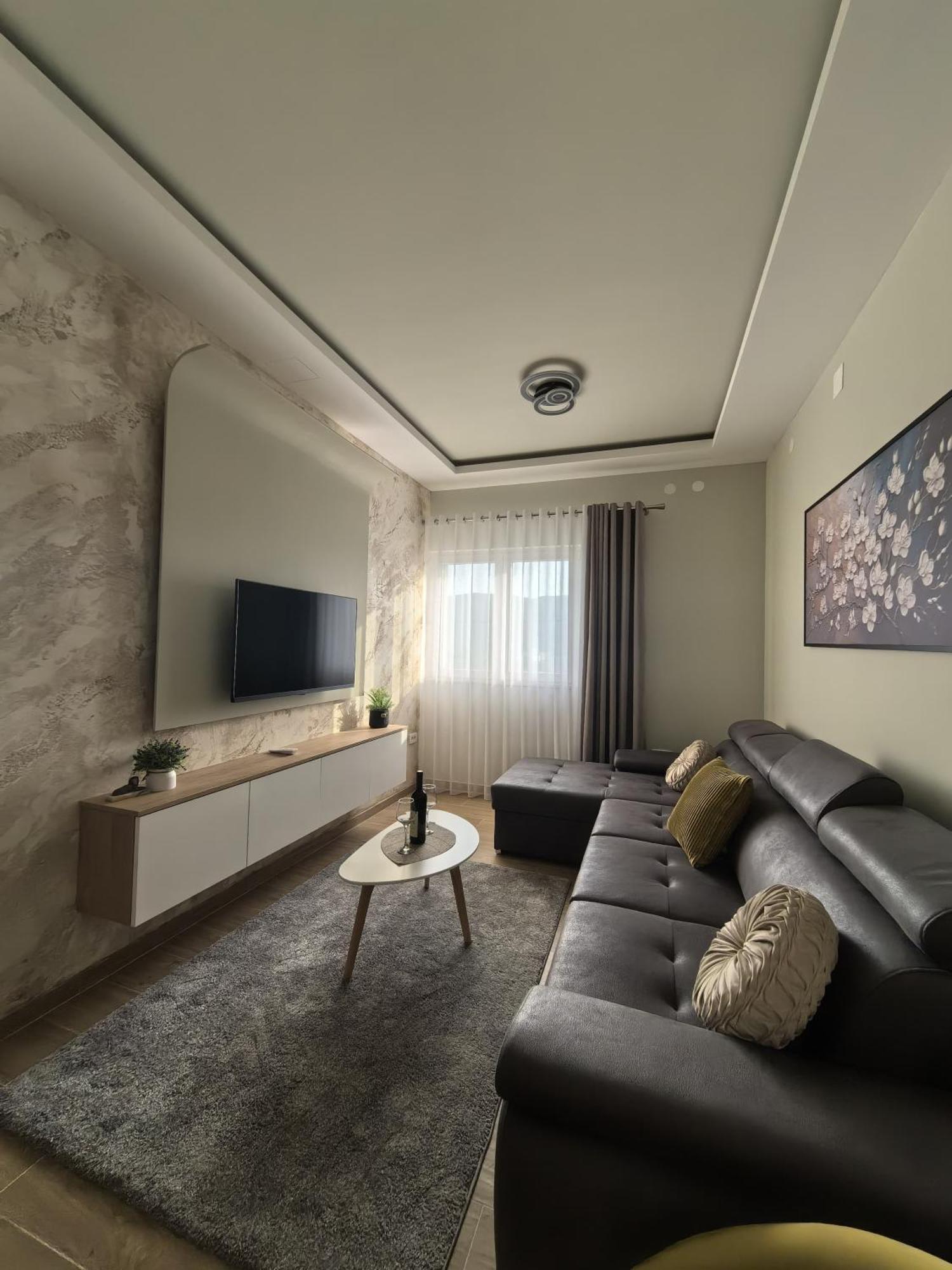 Sunny Hill - Parking - Fenced Garden - Luxury Loft Apartment โกตอร์ ภายนอก รูปภาพ